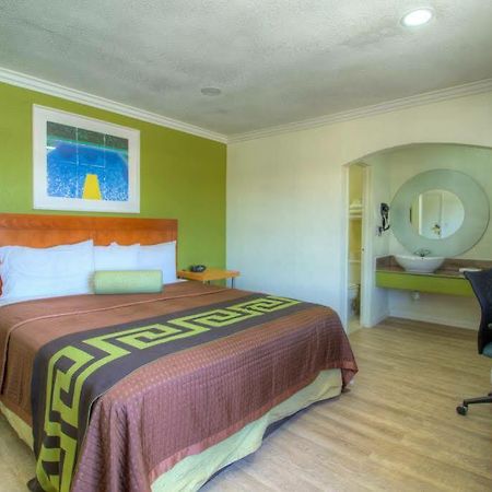 Travel Inn And Suites Ridgecrest Bagian luar foto