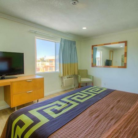 Travel Inn And Suites Ridgecrest Bagian luar foto