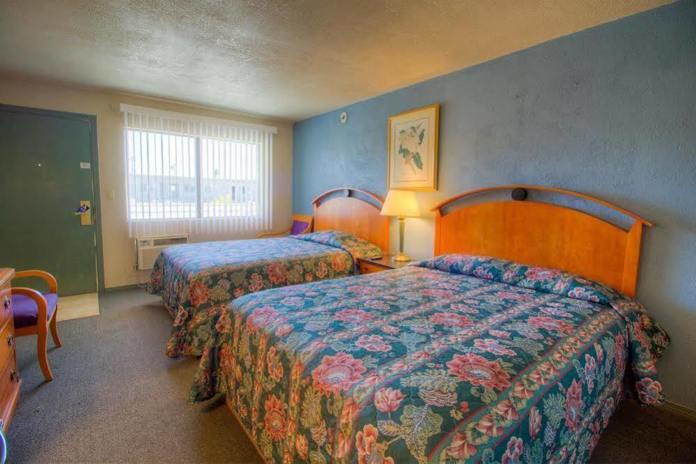 Travel Inn And Suites Ridgecrest Bagian luar foto