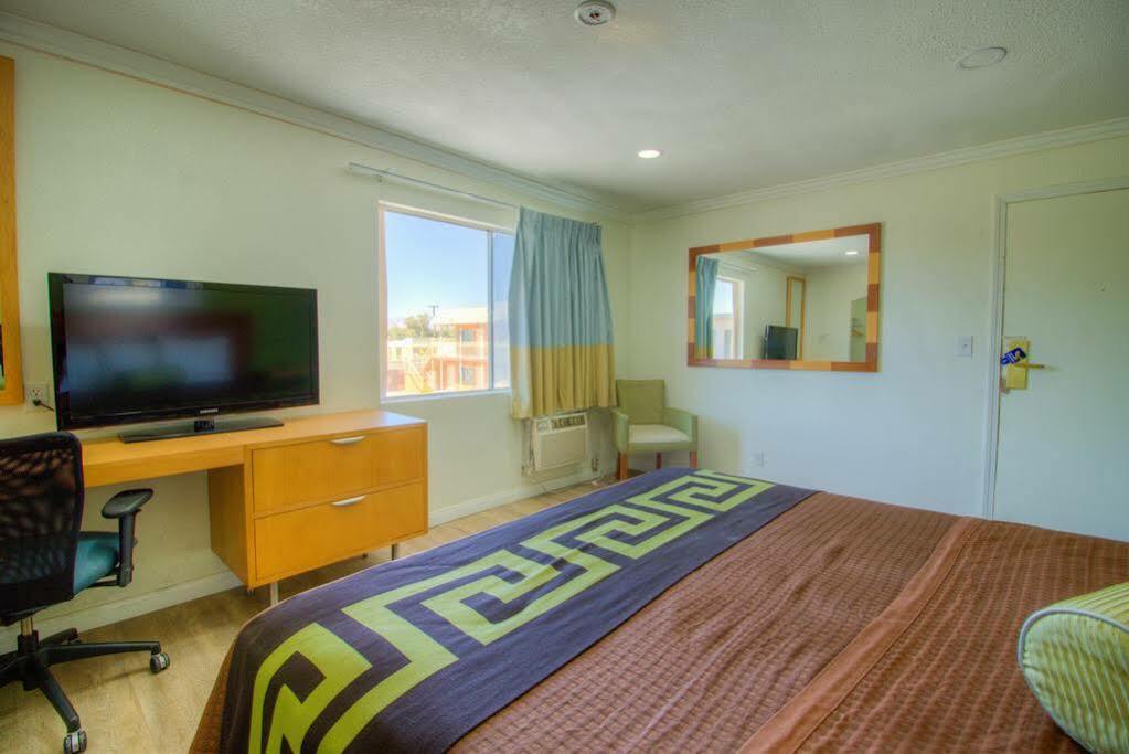 Travel Inn And Suites Ridgecrest Bagian luar foto