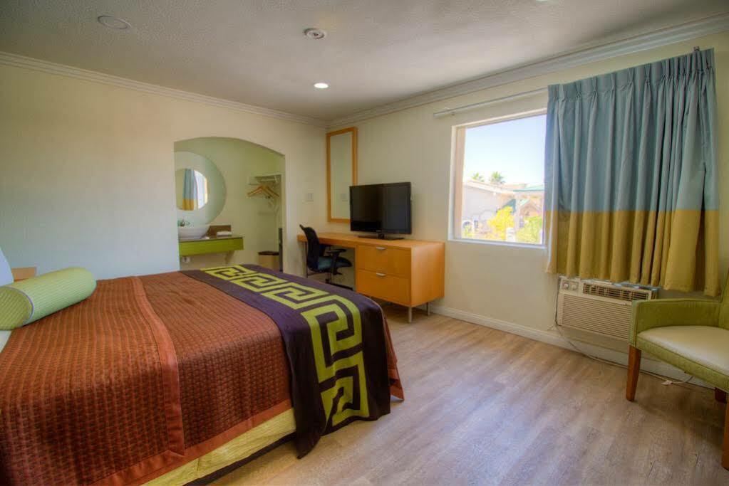 Travel Inn And Suites Ridgecrest Bagian luar foto