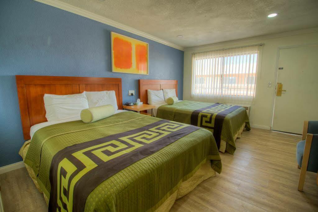 Travel Inn And Suites Ridgecrest Bagian luar foto